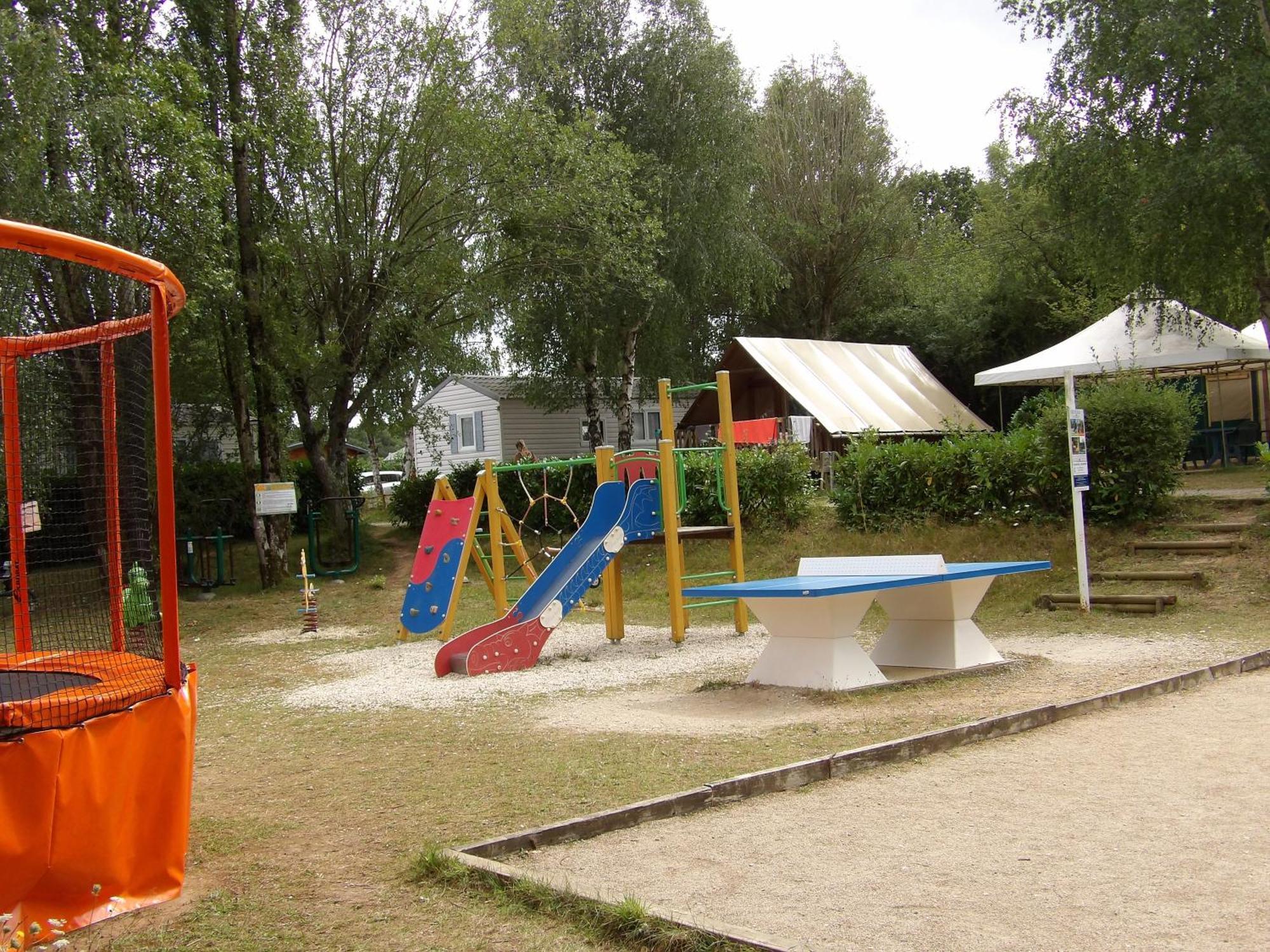 Camping Smile & Braudieres Mezieres-sous-Lavardin Exterior photo