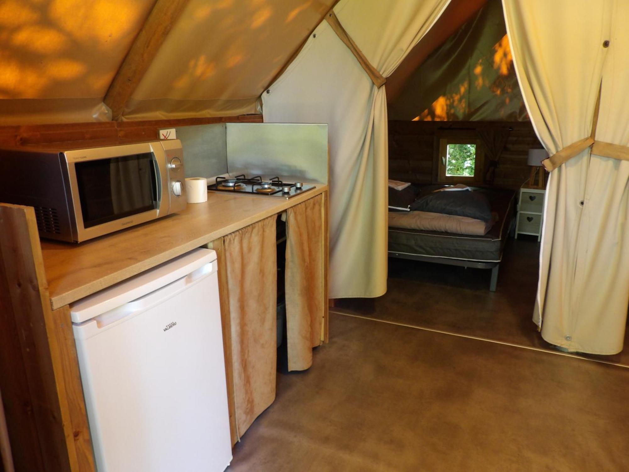 Camping Smile & Braudieres Mezieres-sous-Lavardin Exterior photo