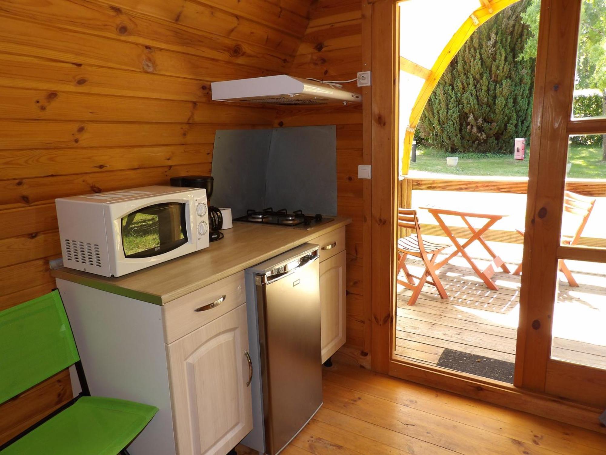 Camping Smile & Braudieres Mezieres-sous-Lavardin Exterior photo